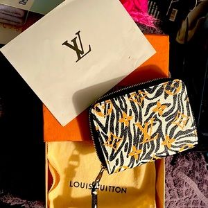 Beautifully kept limited edition Louis Vuitton zippy coin purse made by LV